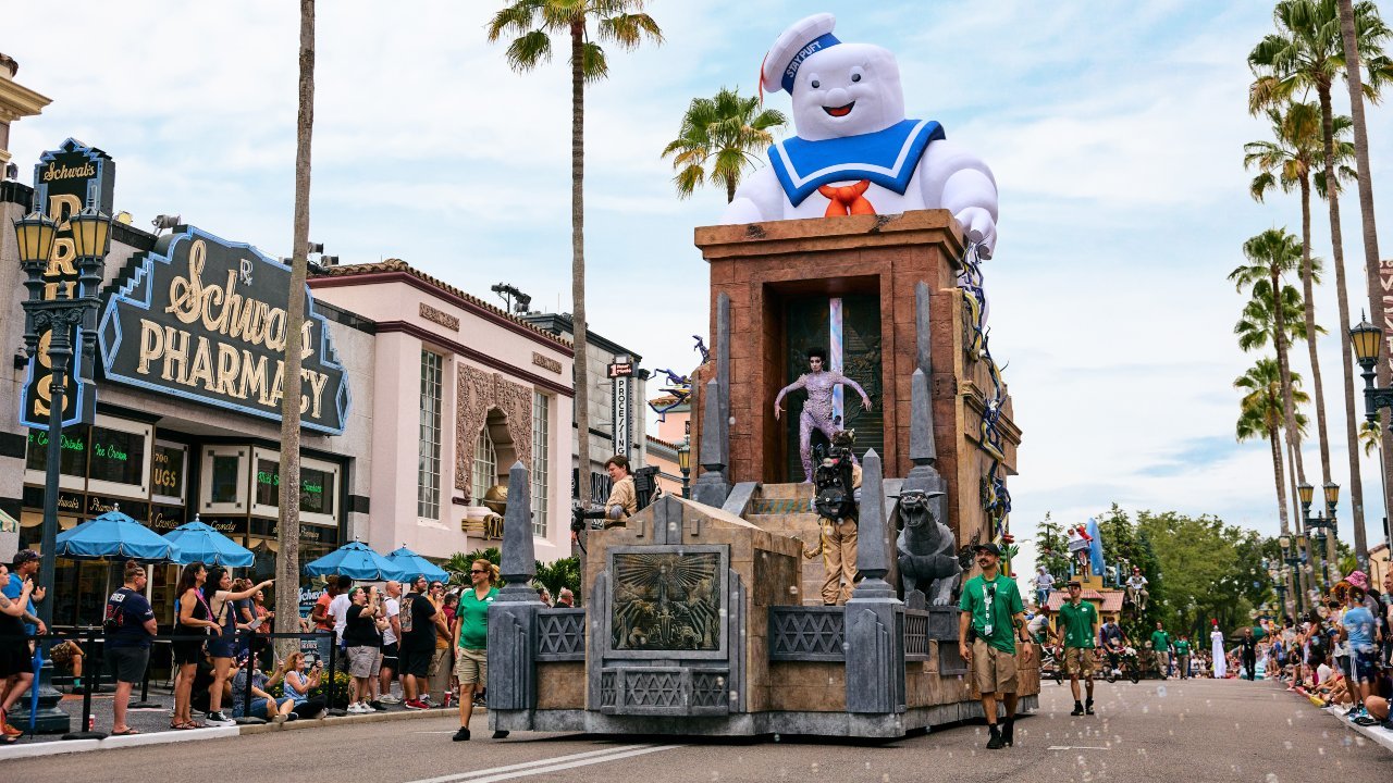 Stay Puft float in Universal parade