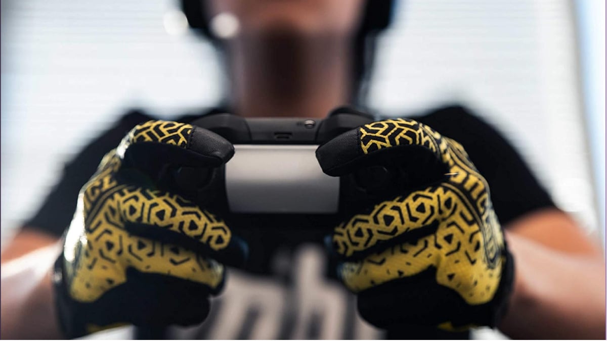 Gaming gloves for sweaty hands