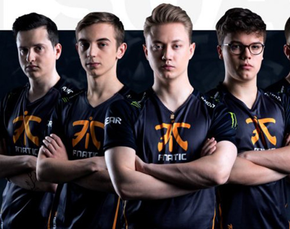 Fnatic LoL team group photo