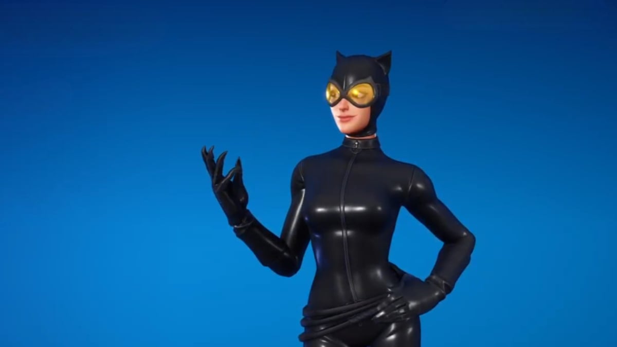 Catwoman in Fortnite black suit