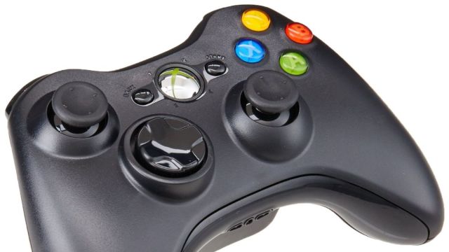 Black Xbox 360 controller