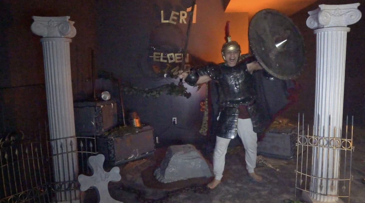 Tyler1 wearing Elden Ring knight armor