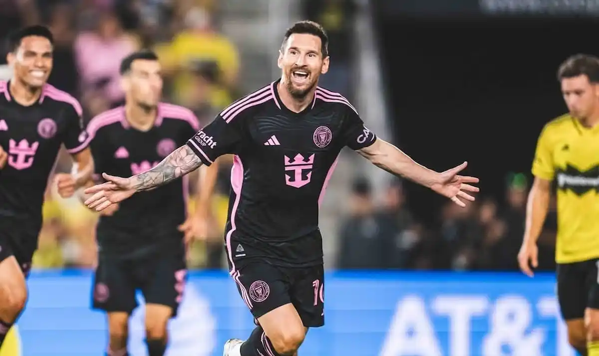 Messi dribbling ball during match